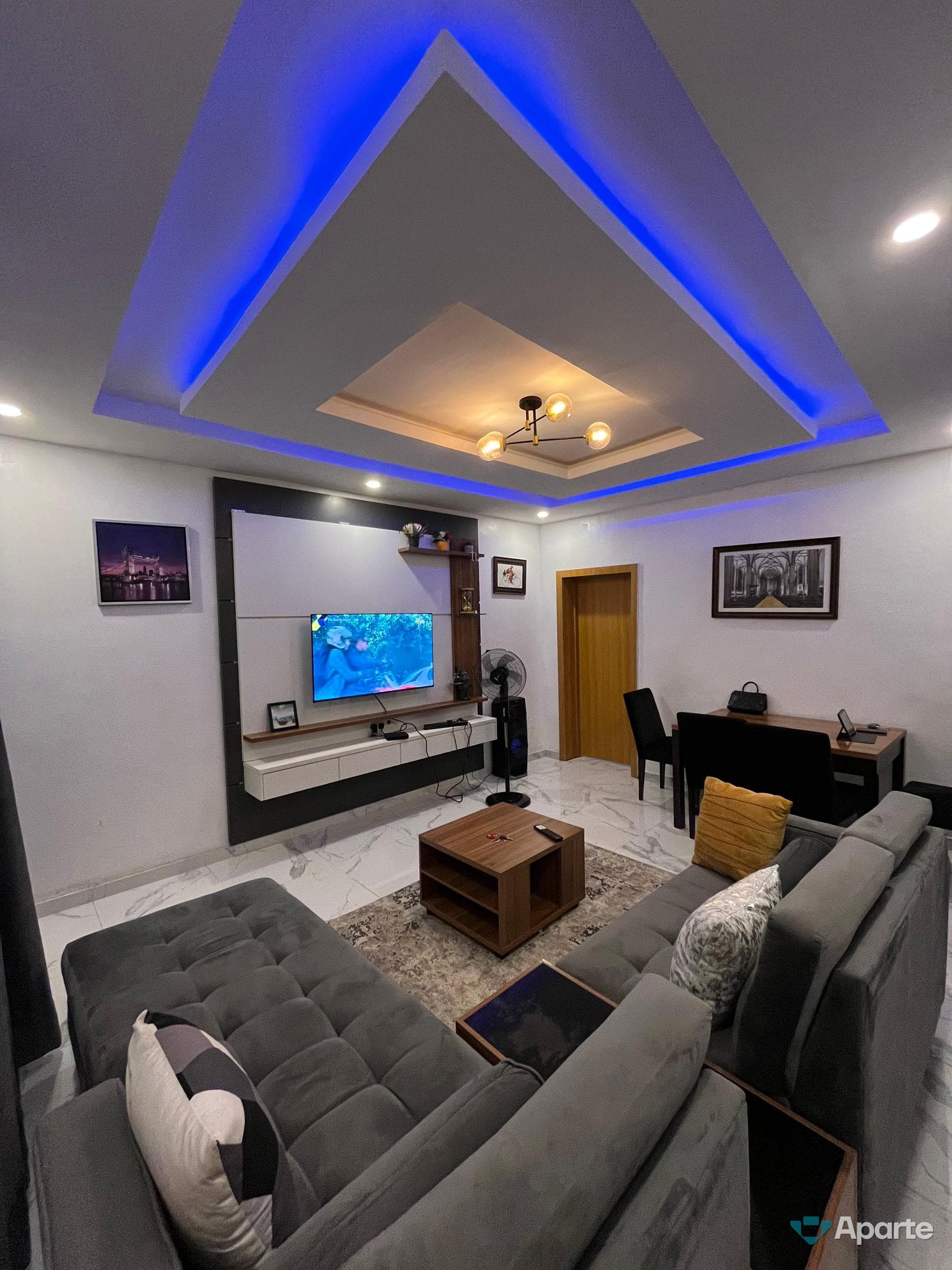 Crestville (Hangout) Apartment