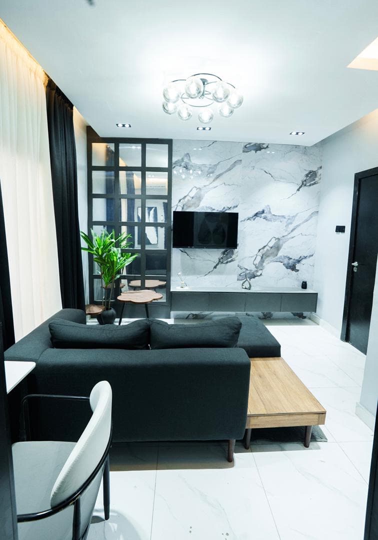 Crestville Luxe Apartment