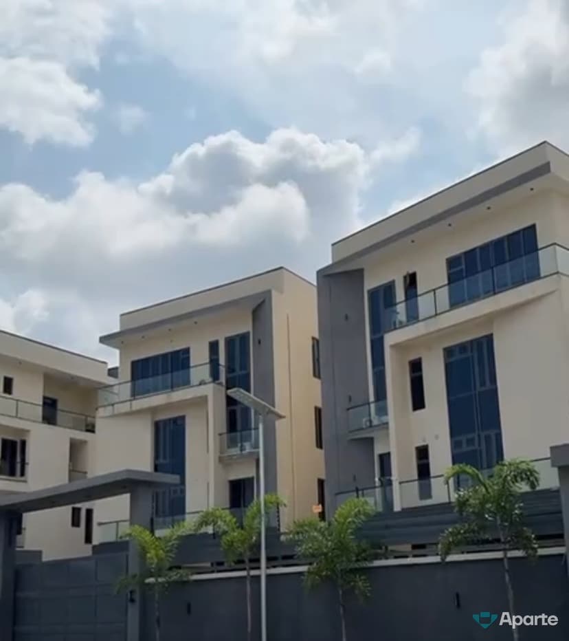Ashstead 2bed Avant garde
